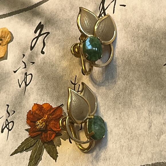 Vintage Delicate Signed 14K Gold Filled Nephrite Jade Stone Leaf Earrings - Picture 3 of 5